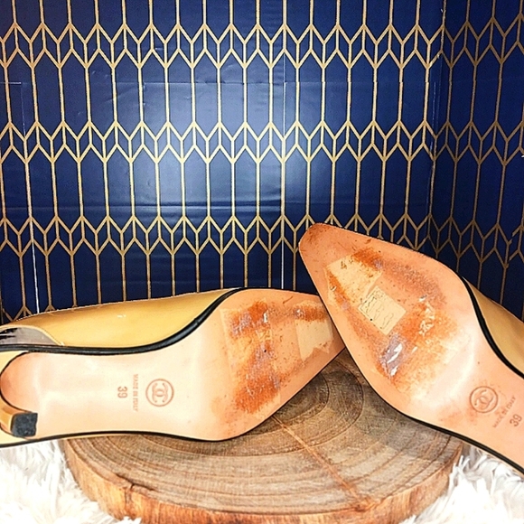 Chanel Tan & Black Patent Leather Slingback Pumps Made in Italy, Size 39 - Picture 14 of 16
